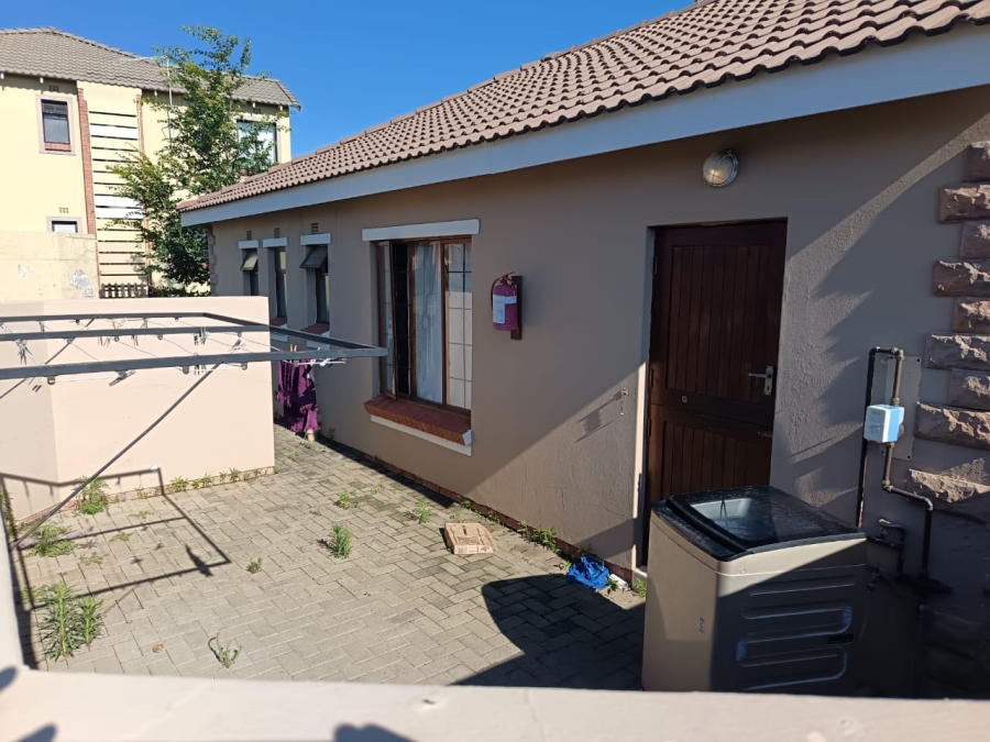 To Let 3 Bedroom Property for Rent in Hillside Free State